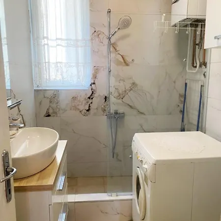 Stylish & Cozy In Center Apartman